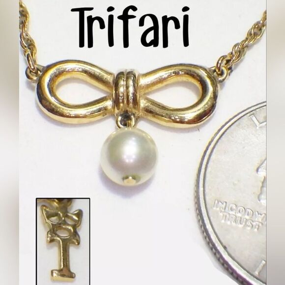 Vtg Signed CROWN TRIFARI Infinity/Bow Dangle Faux Pearl Gold Plate Necklace 16" - Picture 1 of 3